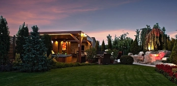 Wellness terrace with Jacuzzi and pool