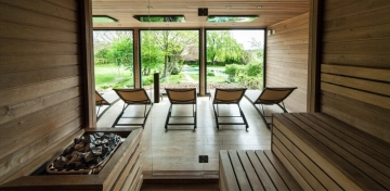 Premium outdoor wellness sauna